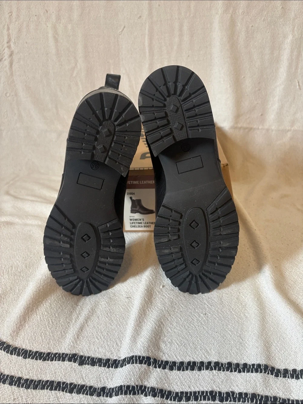 Duluth Trading Co Black Leather Chelsea Ankle Boots